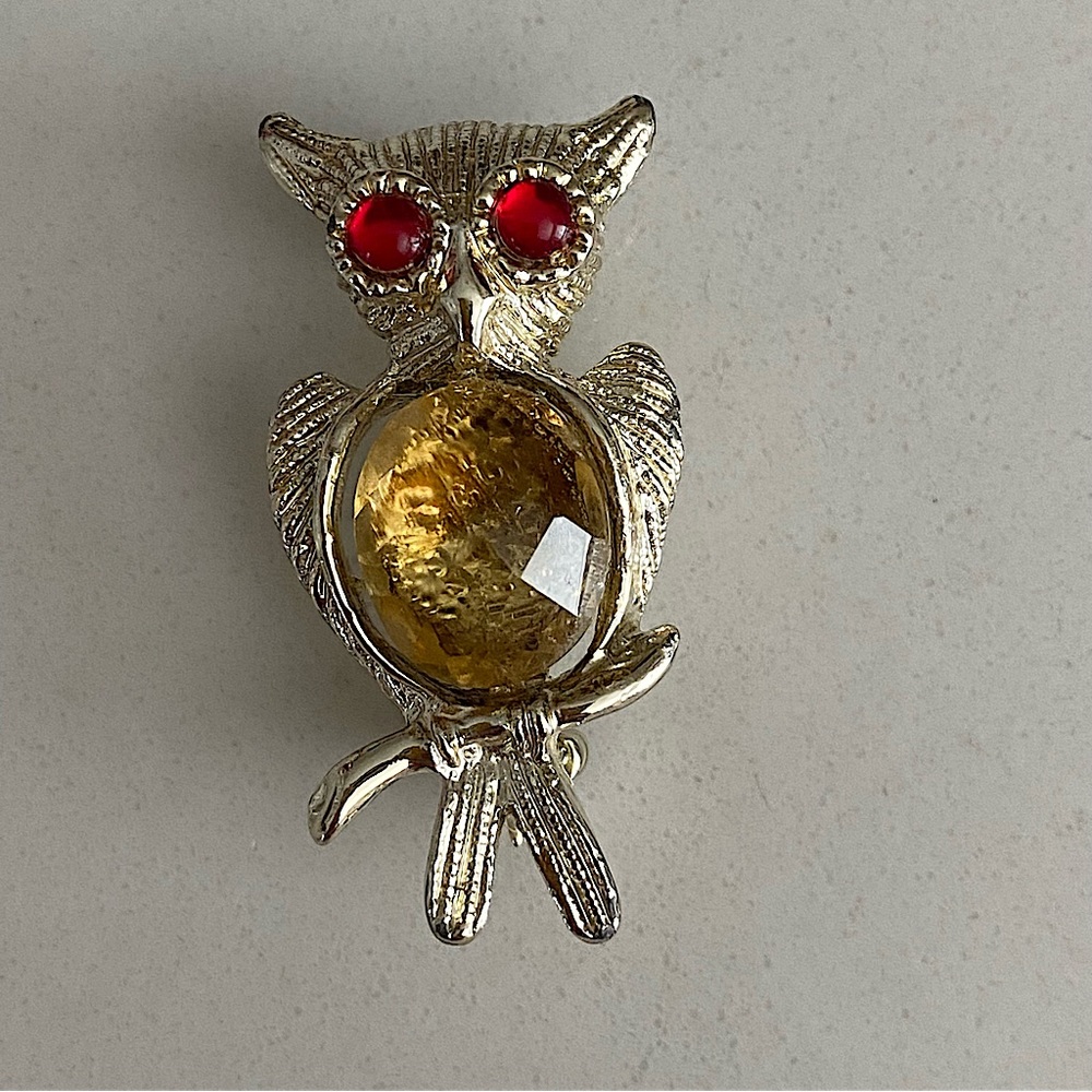 Gold colored yellow stone owl brooch